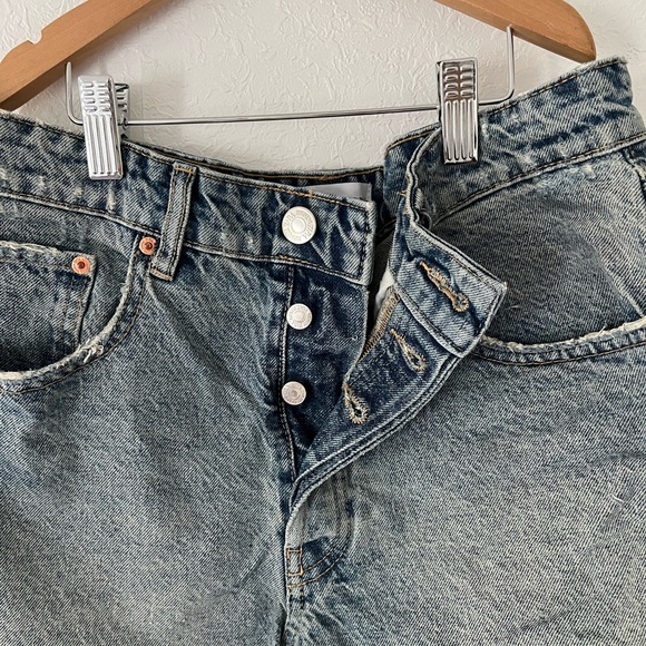 Zara High Waisted Denim Shorts, Medium wash - Picture 2 of 6